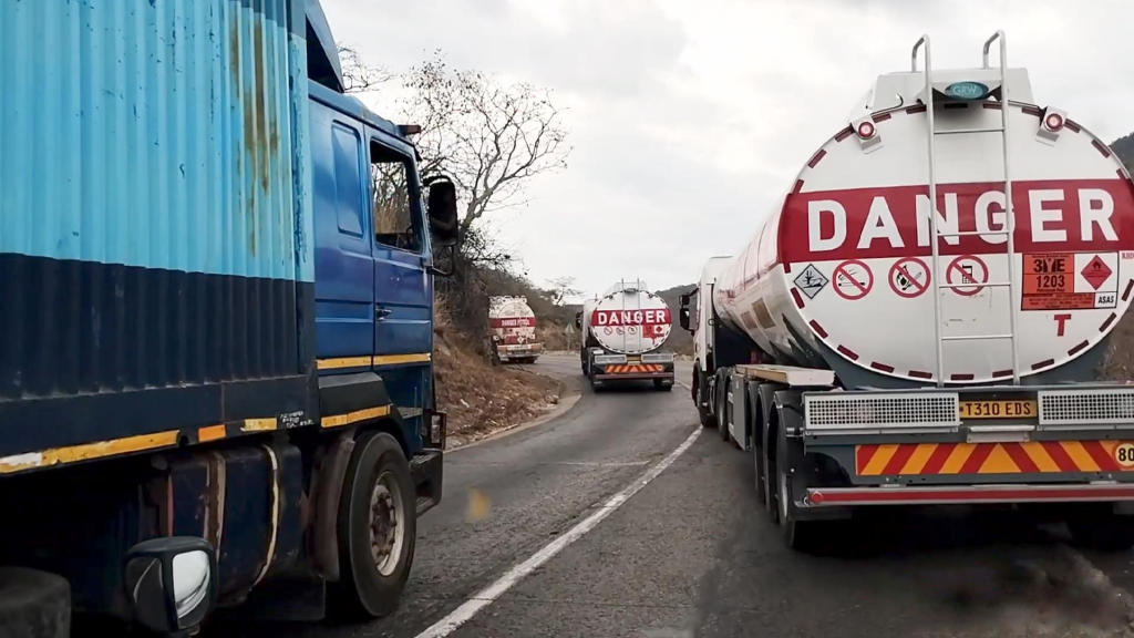 Kitonga Pass: Fuel Lorries Overtaking
